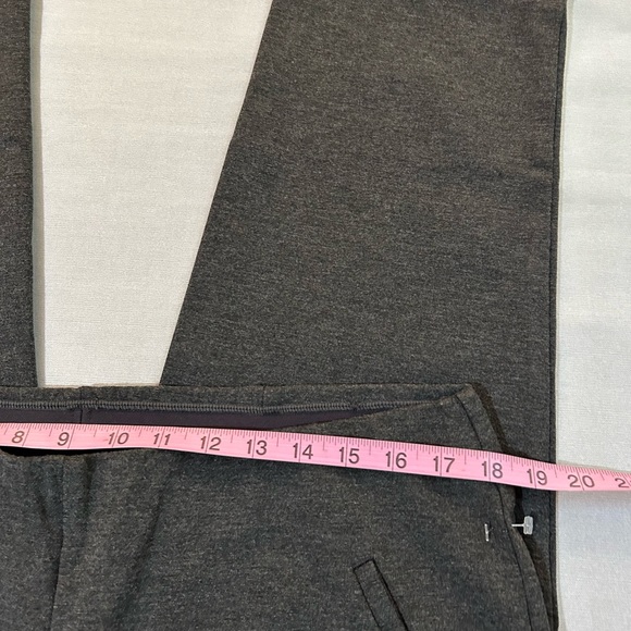 Chico’s Ankle Pants Size 2.5 Dark Gray Color Elastic waistband - Picture 4 of 8